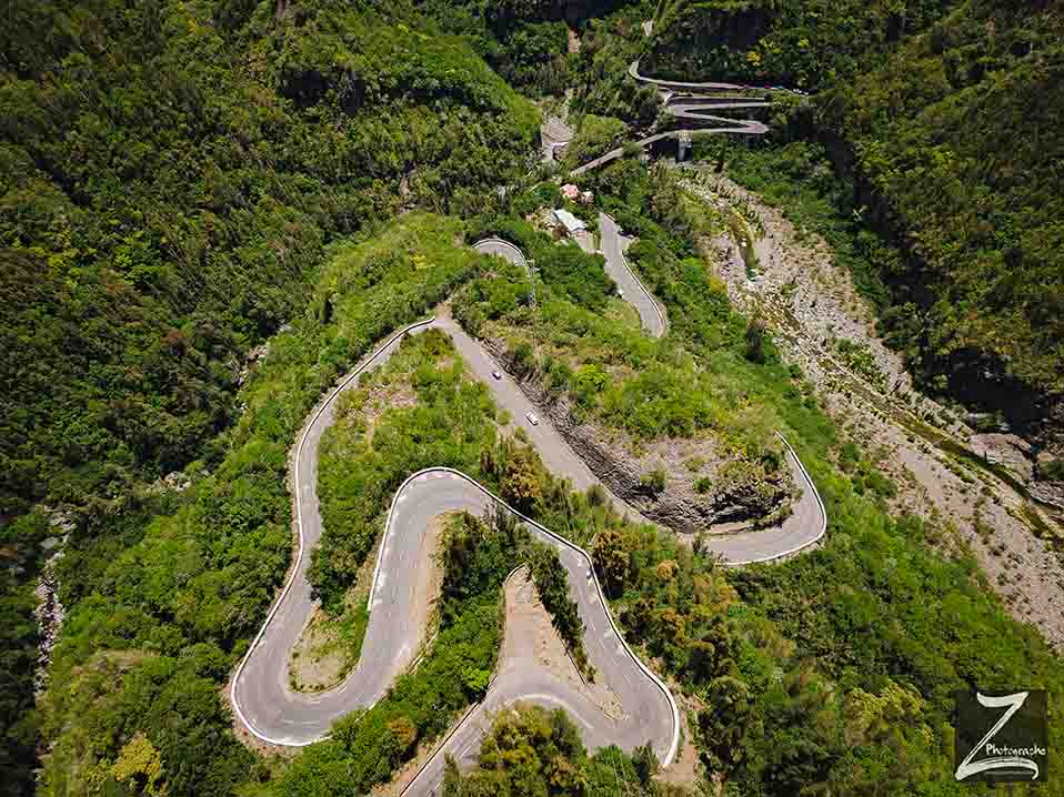photo de paysages en drone de la route de cilaos à l'île de la réunion