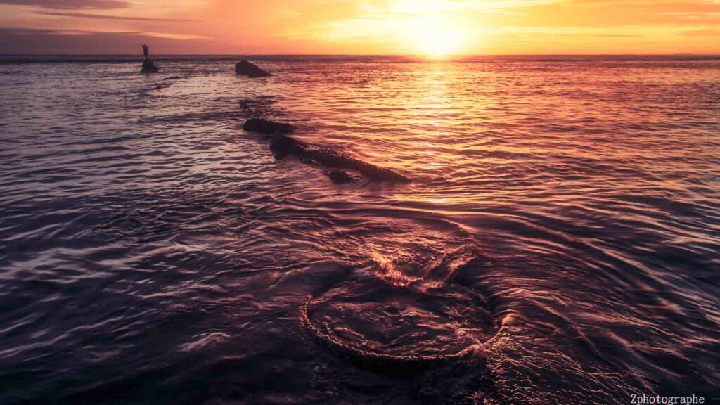 photo de paysage de l'île de la Réunion prise par rdijoux montant un coucher de soleil sur la plage de st pierre