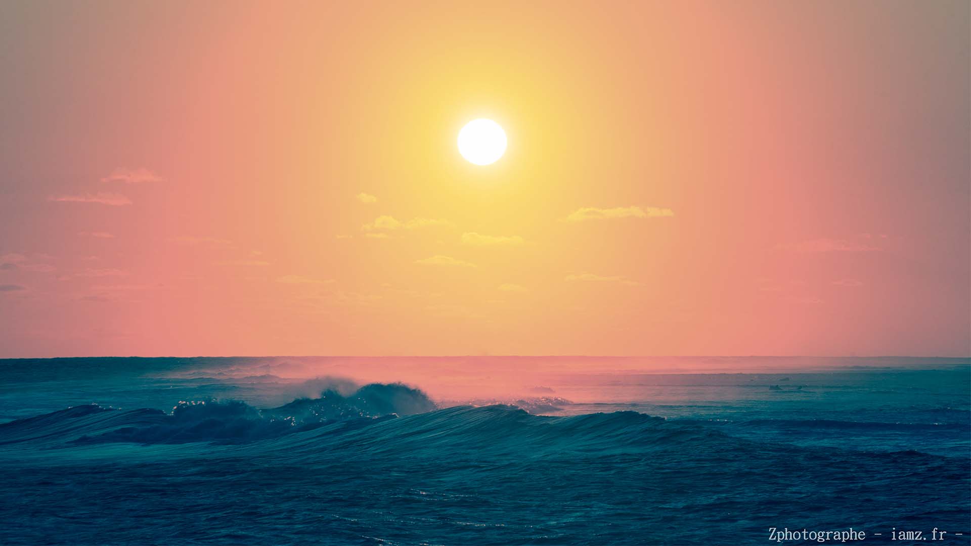 photo de paysages de mer avec un coucher de soleil