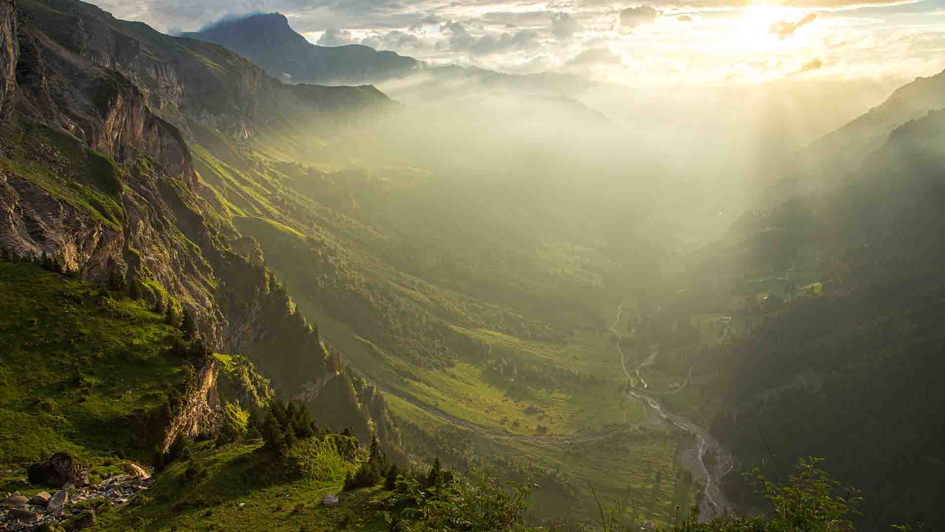 photo de paysage suisse pris par le photographe rdijoux montrant une vallée Suisse lors d'un coucher de soleil