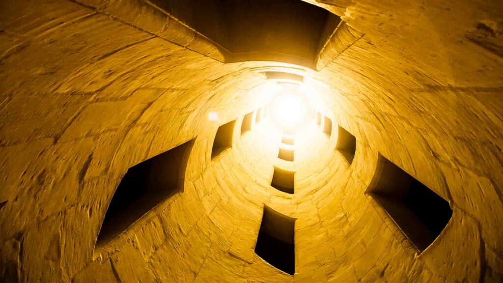 photo d'architecture qui montre un conduit lumineux du chateau d chambord