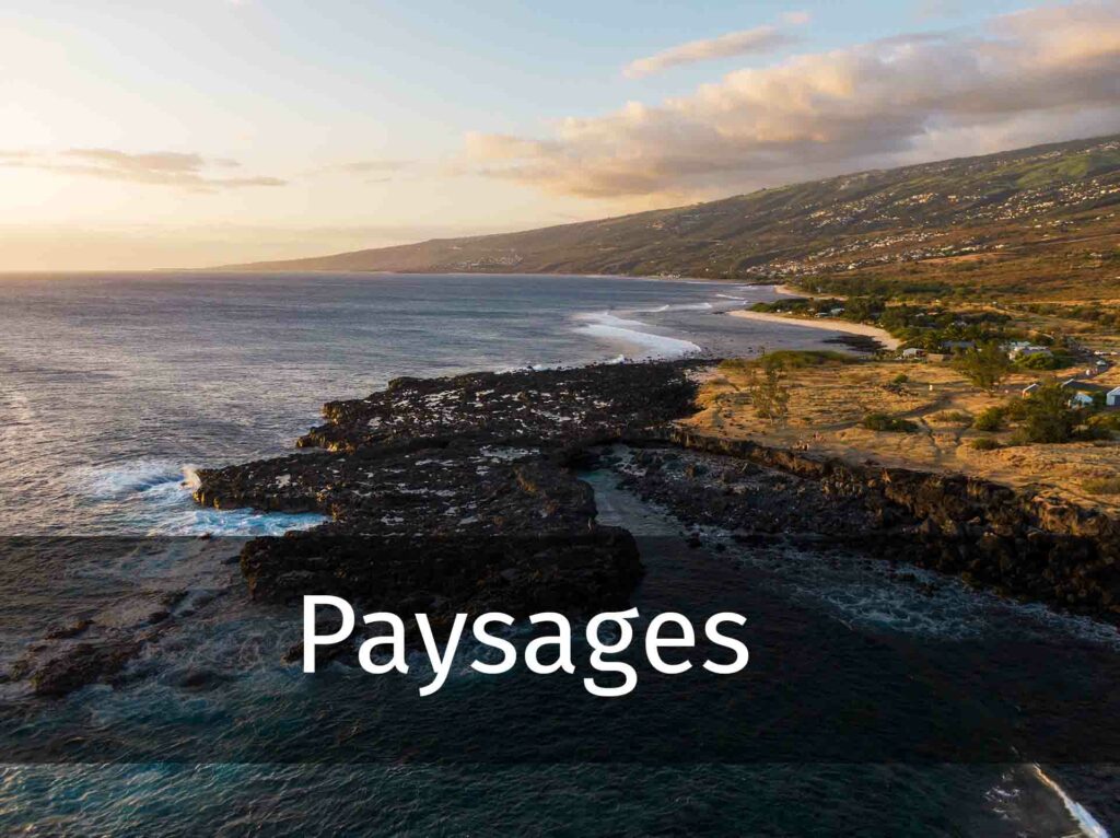 photo de paysage en drone de l'île de la Réunion avec texte paysage